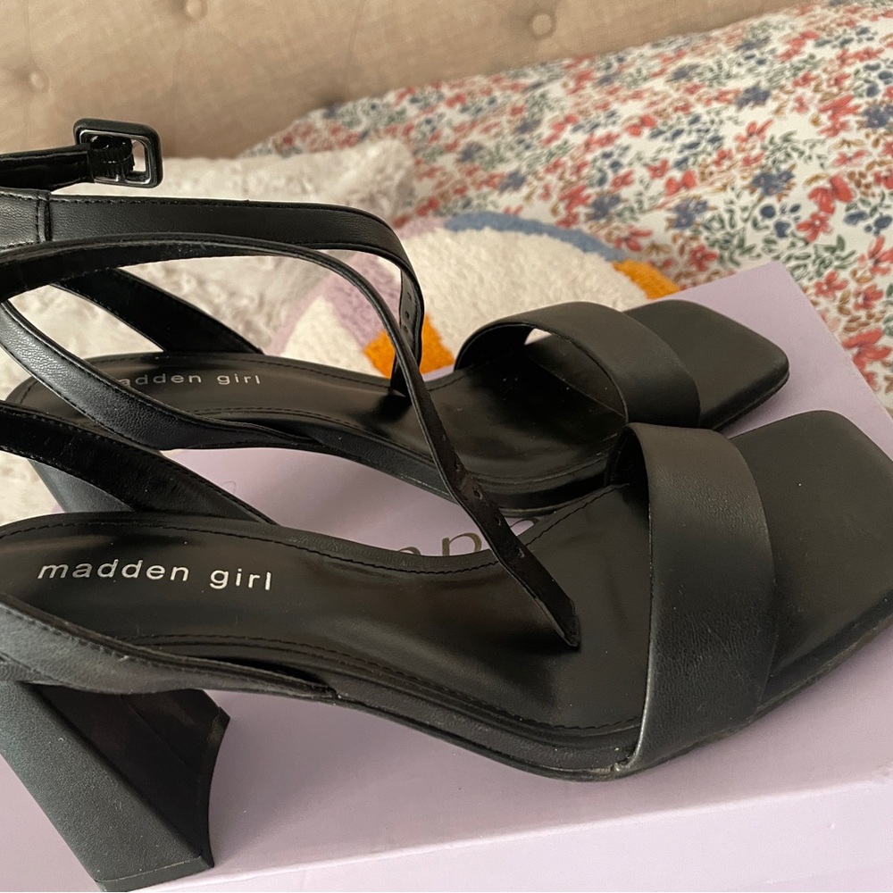 MADDEN GIRL WOMENS WINNI SANDAL - Picture 3 of 5